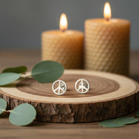 CloseUp Ansicht von Peace Ohrstecker in 925 Silber von Sofia Milani - E0756