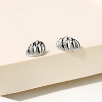 CloseUp Ansicht von Croissant Ohrstecker in 925 Silber von Sofia Milani - E2026
