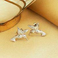 CloseUp Ansicht von Gehämmerter Kolibri Ohrstecker in 925 Silber von Sofia Milani - E2032