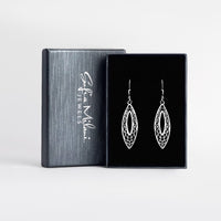 Boxansicht von Ovales Ornament Ohrhänger in 925 Silber von Sofia Milani - E2072