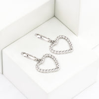 CloseUp Ansicht von Gedrehtes Herz Ohrhänger in 925 Silber von Sofia Milani - E2090