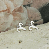 CloseUp Ansicht von Widder Sternzeichen Ohrstecker in 925 Silber von Sofia Milani - E2120