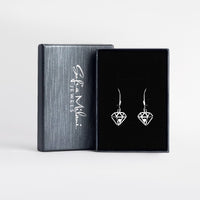 Boxansicht von Geometrie Drachen Viereck Ohrhänger in 925 Silber von Sofia Milani - E2240