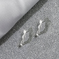 CloseUp Ansicht von Gebogen Ohrstecker in 925 Silber von Sofia Milani - E2368