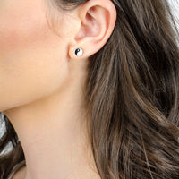 Modelansicht von Yin und Yang Ohrstecker in 925 Silber von Sofia Milani - E2519