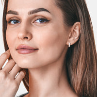 Modelansicht von Geflochtenes Steck Creolen in 925 Silber von Sofia Milani - E2744