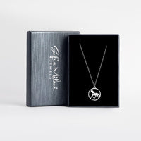 Boxansicht von Kreis Pferd Halskette in 925 Silber von Sofia Milani - N0702