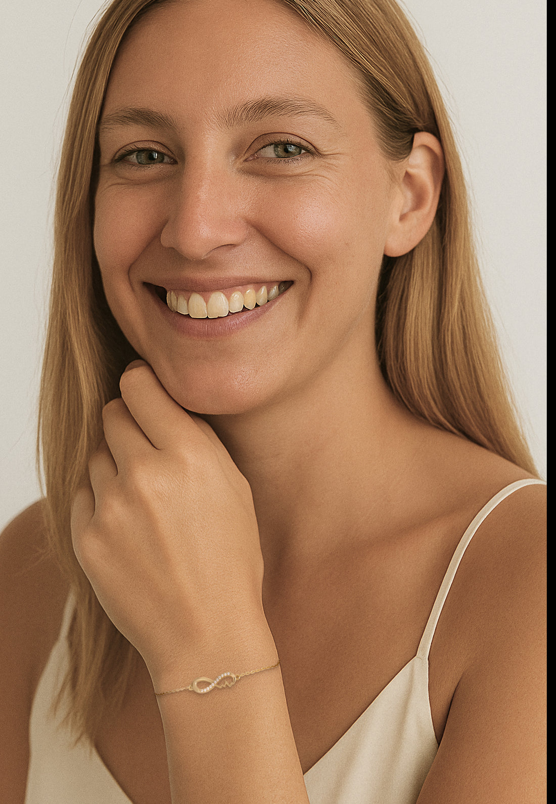 Modelansicht von Unendlich Infinity Armband in 925 Silber von Sofia Milani - B0333