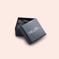 Lifestyle Boxansicht von Doppelte Steck Creolen in 925 Silber von Sofia Milani - E2396