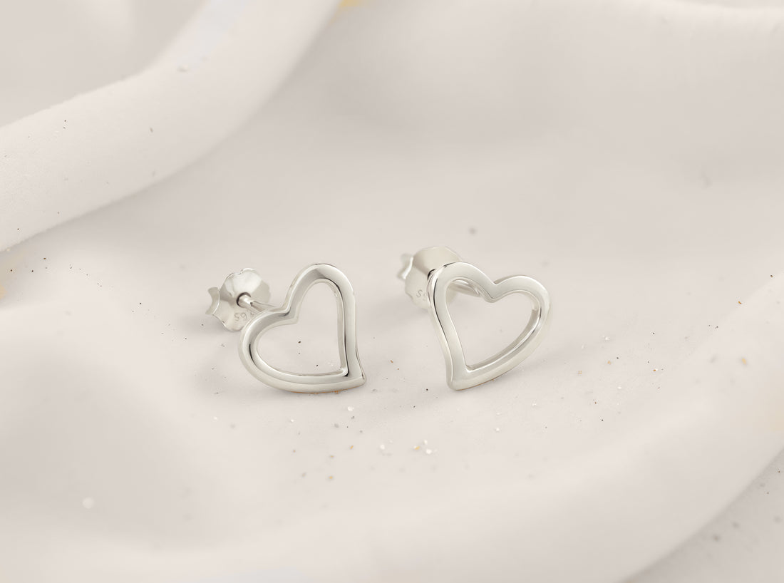CloseUp Ansicht von Herz Ohrstecker in 925 Silber von Sofia Milani - E0484