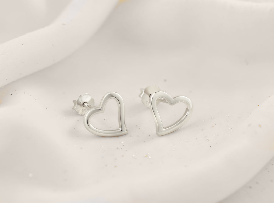 CloseUp Ansicht von Herz Ohrstecker in 925 Silber von Sofia Milani - E0484