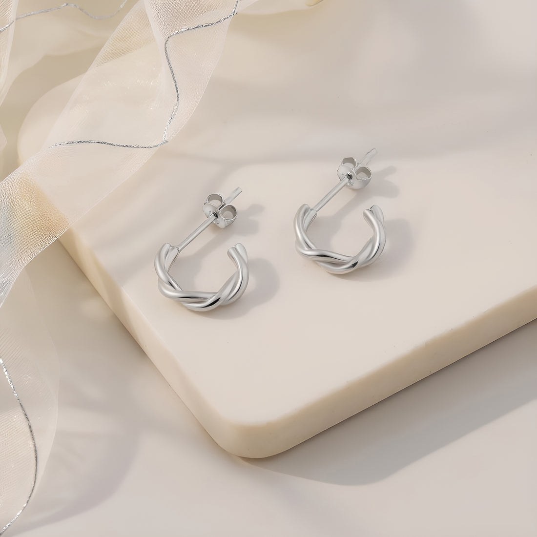 Gebogen Steck Creolen in 925 Silber