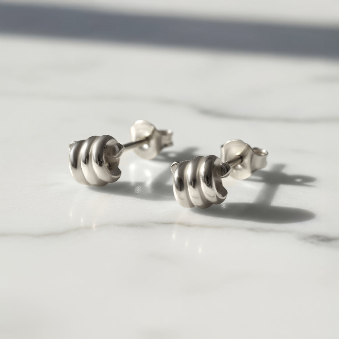 Knoten Ohrstecker in 925 Silber