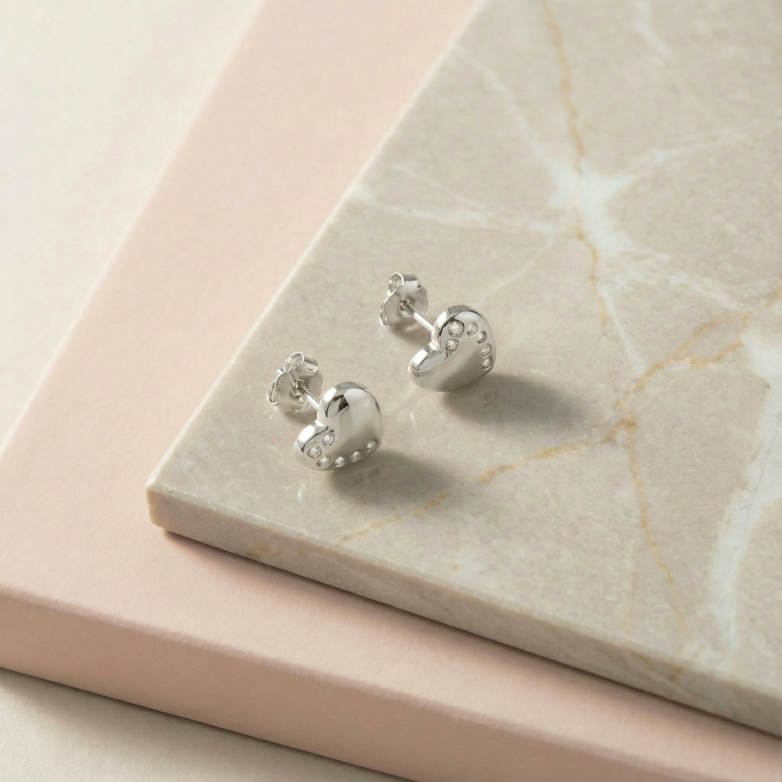 CloseUp von Herz Ohrstecker in 925 Silber von Sofia Milani - E1568