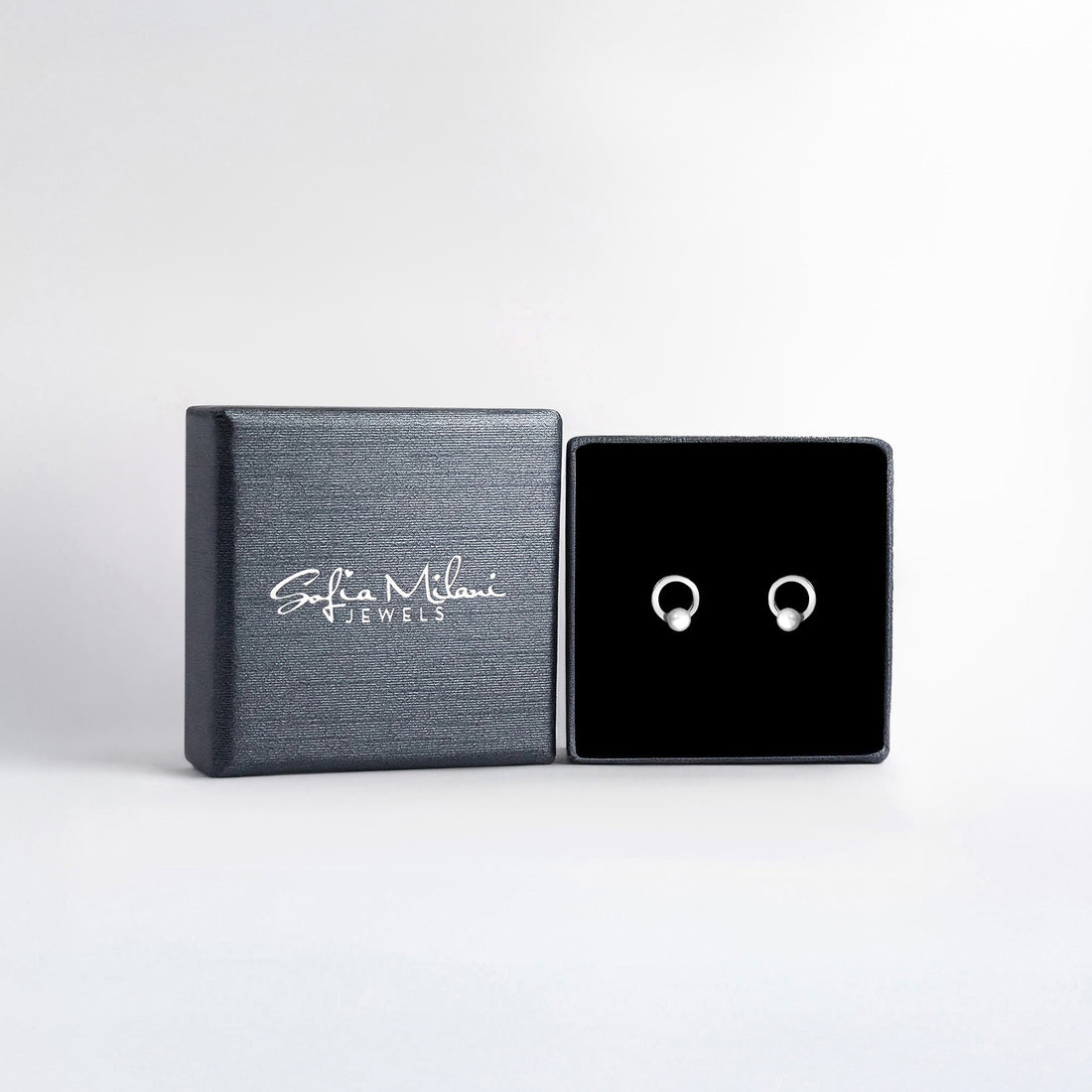 Boxansicht von Kreis Perlen Ohrstecker in 925 Silber von Sofia Milani - E1615