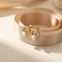 CloseUp von Kreis Perlen Ohrstecker in 925 Silber von Sofia Milani - E1615