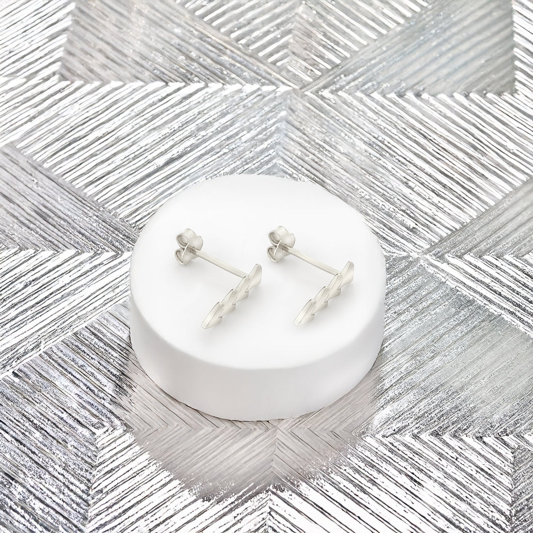 CloseUp von Pfeil Ohrstecker in 925 Silber von Sofia Milani - E1628