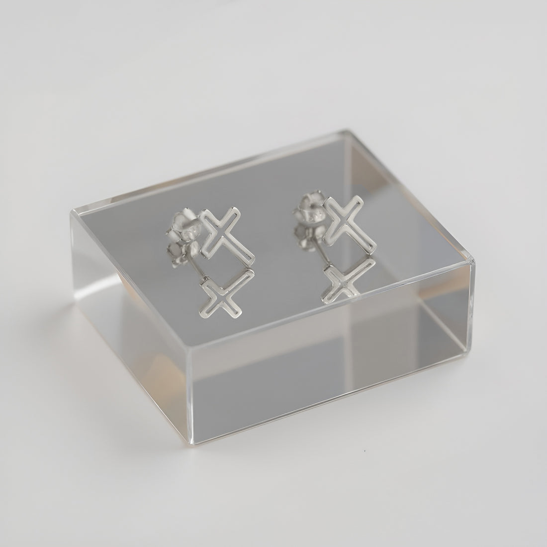 CloseUp von Kreuz Ohrstecker in 925 Silber von Sofia Milani - E1642