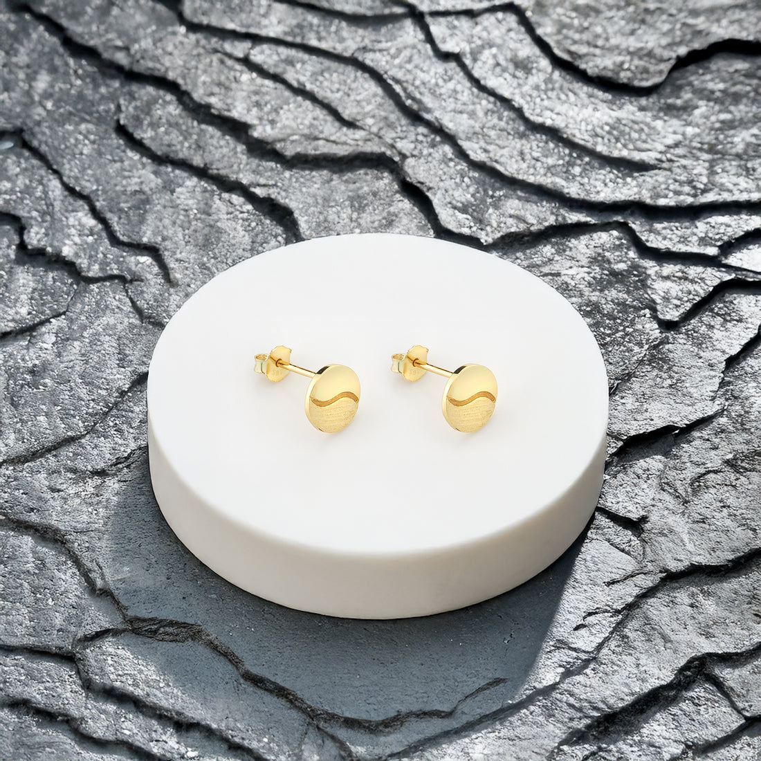 CloseUp von Gebürstetes Yin und Yang Ohrstecker in 925 Silber von Sofia Milani - E1846