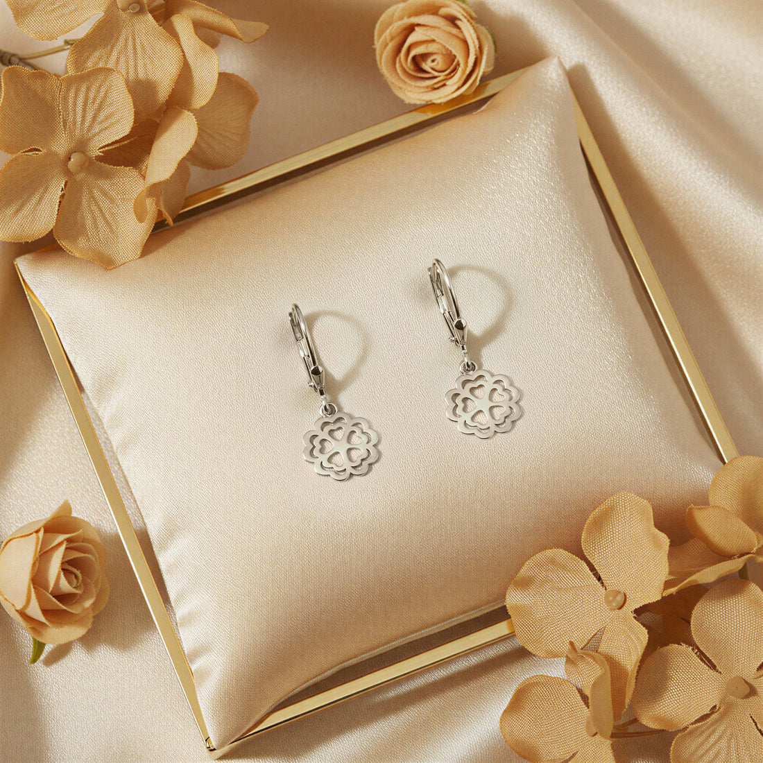 CloseUp Ansicht von Herz Blumen Ohrhänger in 925 Silber von Sofia Milani - E1865