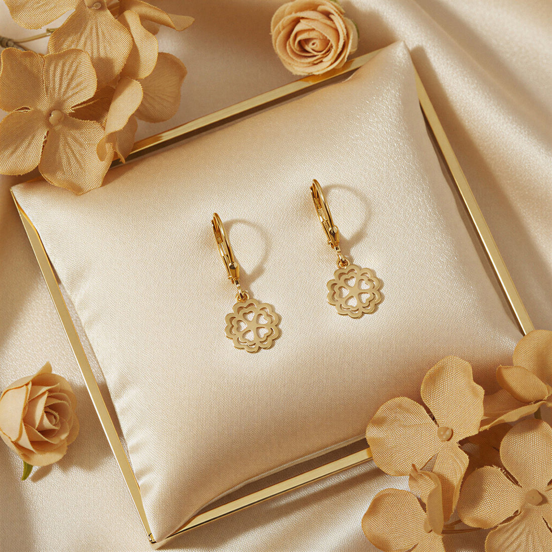 CloseUp Ansicht von Herz Blumen Ohrhänger in 925 Silber von Sofia Milani - E1866