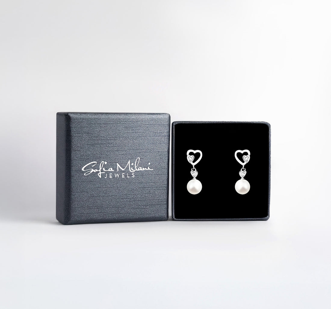 Boxansicht von Herz Perlen Ohrstecker in 925 Silber von Sofia Milani - E1963