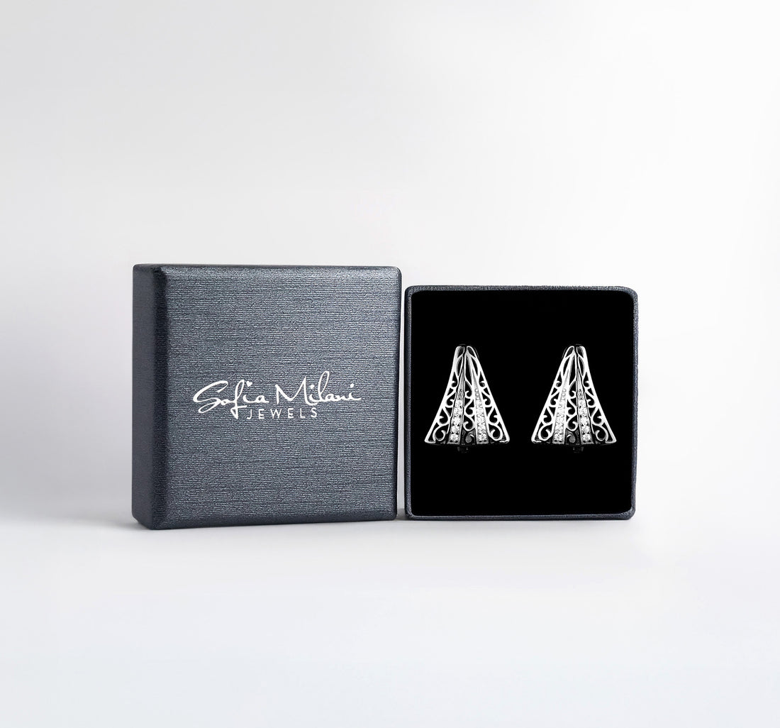 Boxansicht von Gebogenes Trapez Ohrstecker in 925 Silber von Sofia Milani - E2052