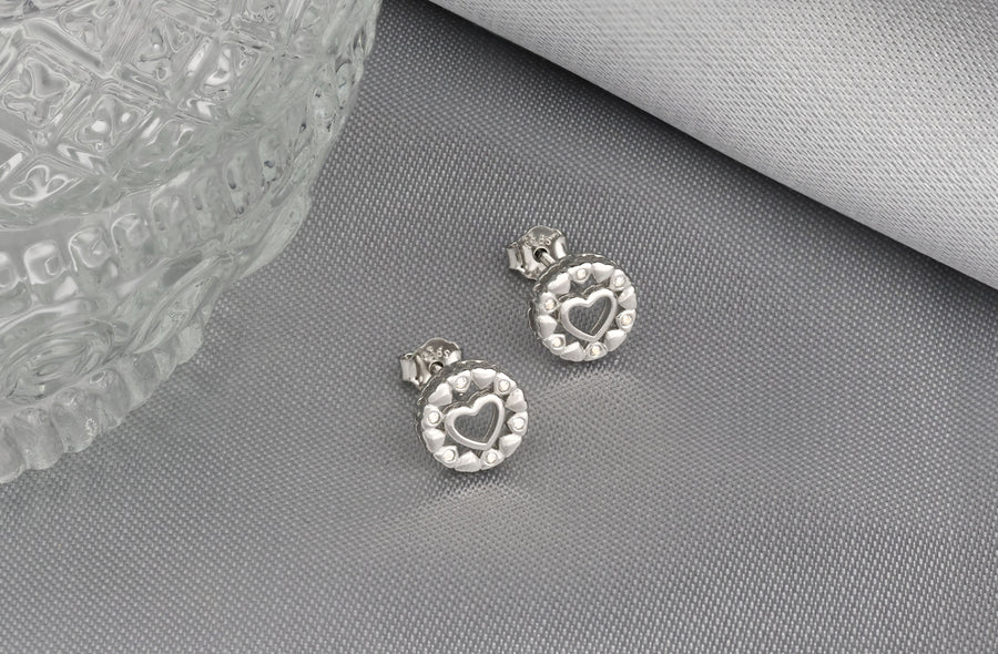 CloseUp Ansicht von Herz Kreis Ohrstecker in 925 Silber von Sofia Milani - E2104