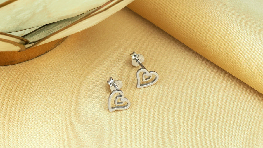 CloseUp Ansicht von Doppeltes Herz Ohrstecker in 925 Silber von Sofia Milani - E2110