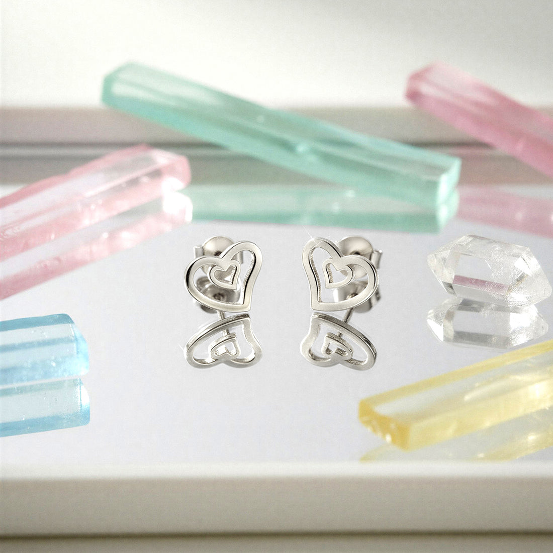 CloseUp Ansicht von Doppeltes Herz Ohrstecker in 925 Silber von Sofia Milani - E2110