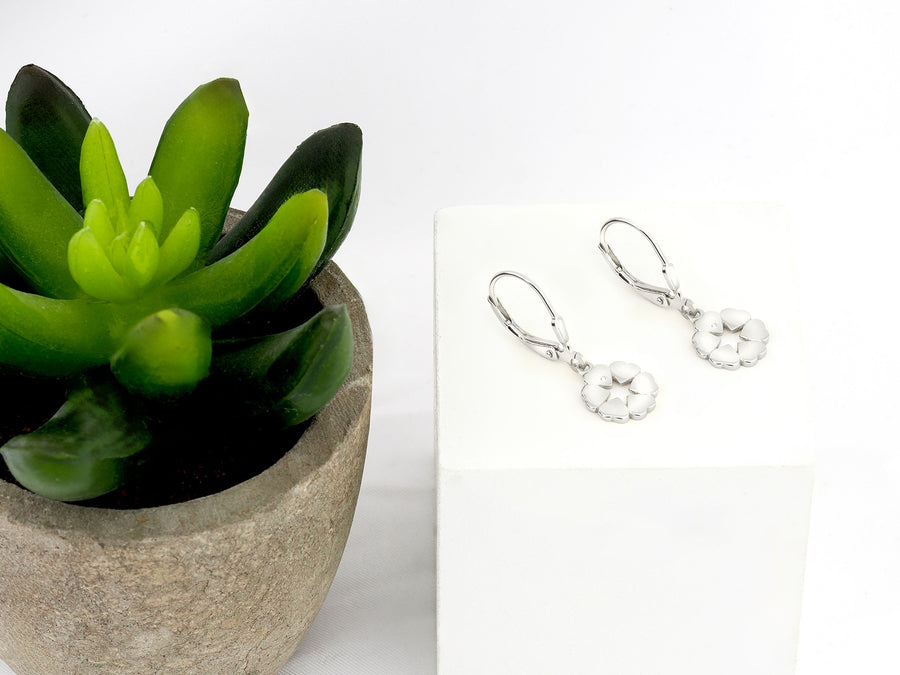 CloseUp Ansicht von Herz Blumen Ohrhänger in 925 Silber von Sofia Milani - E2254