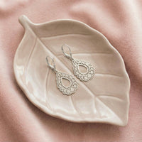 CloseUp Ansicht von Ornamenten Ohrhänger in 925 Silber von Sofia Milani - E2262