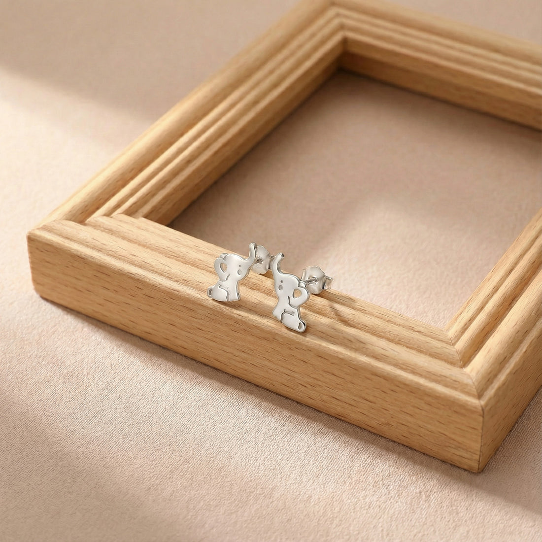 CloseUp Ansicht von Elefant Ohrstecker in 925 Silber von Sofia Milani - E2264