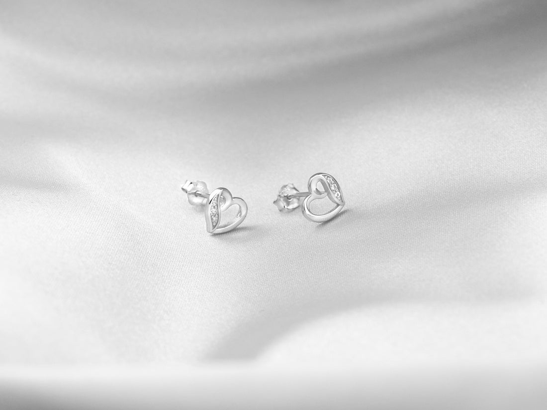 CloseUp Ansicht von Herz Ohrstecker in 925 Silber von Sofia Milani - E2294