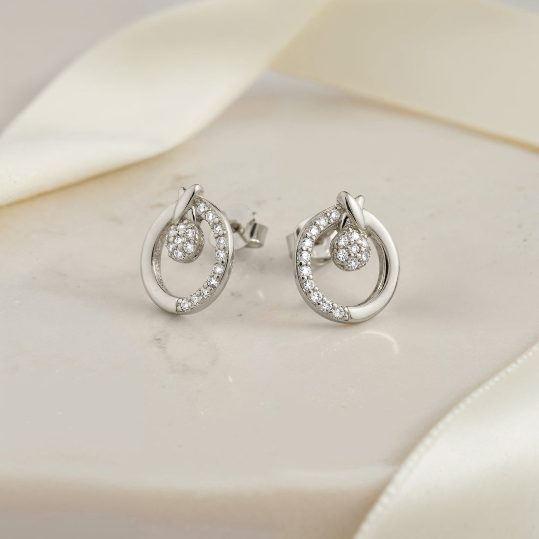 CloseUp Ansicht von Kreis Ohrstecker in 925 Silber von Sofia Milani - E2318