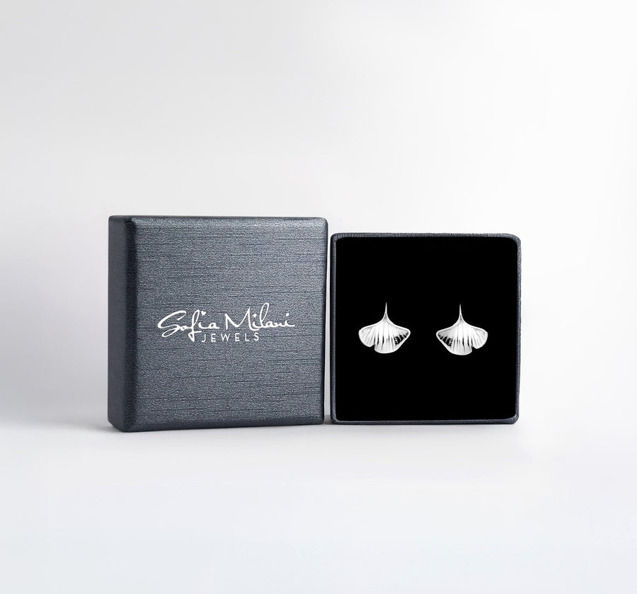 Boxansicht von Ginkgoblatt Ohrstecker in 925 Silber von Sofia Milani - E2376