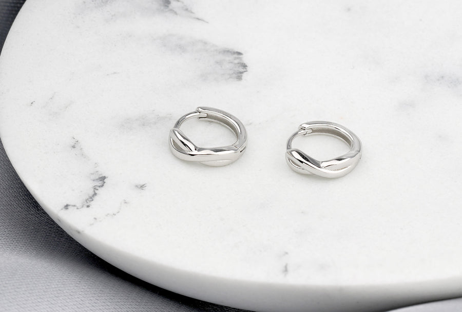 CloseUp Ansicht von Unendlich Infinity Creolen in 925 Silber von Sofia Milani - E2394