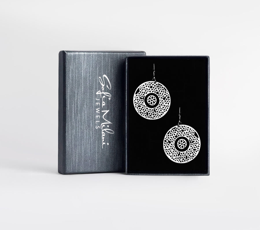 Boxansicht von Ornament Kreis Ohrhänger in 925 Silber von Sofia Milani - E2477