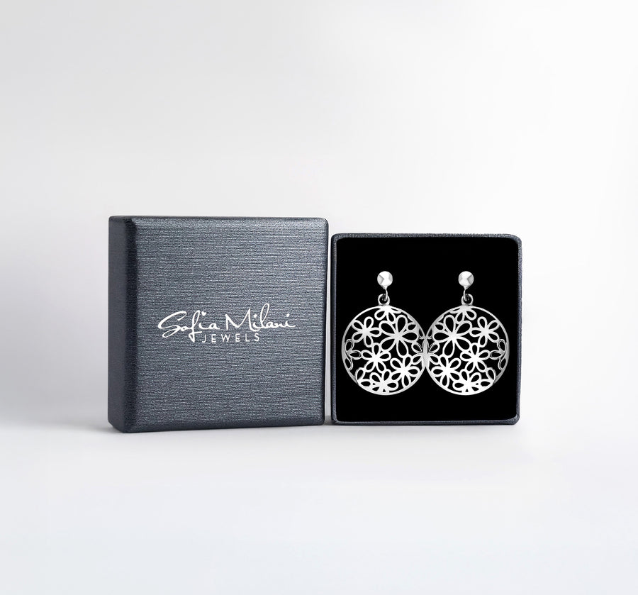 Boxansicht von Kreis Blumen Ohrstecker in 925 Silber von Sofia Milani - E2625