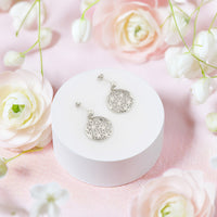 CloseUp Ansicht von Kreis Blumen Ohrstecker in 925 Silber von Sofia Milani - E2625