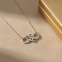 Lifestyleansicht von Herz Unendlichkeit Halskette in 925 Silber von Sofia Milani - N0584