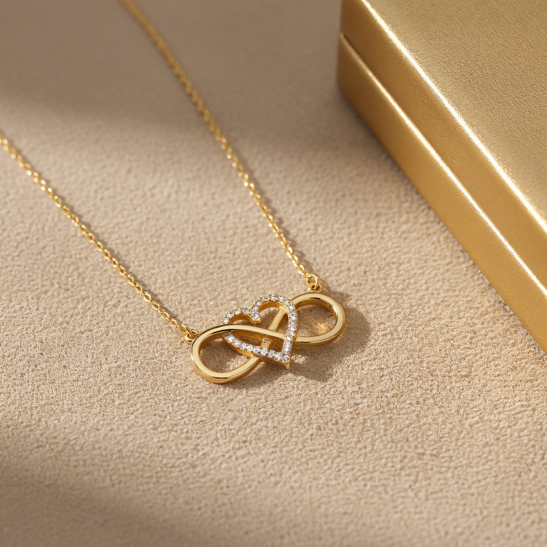 CloseUp Ansicht von Herz Unendlichkeit Halskette in 925 Silber von Sofia Milani - N0585