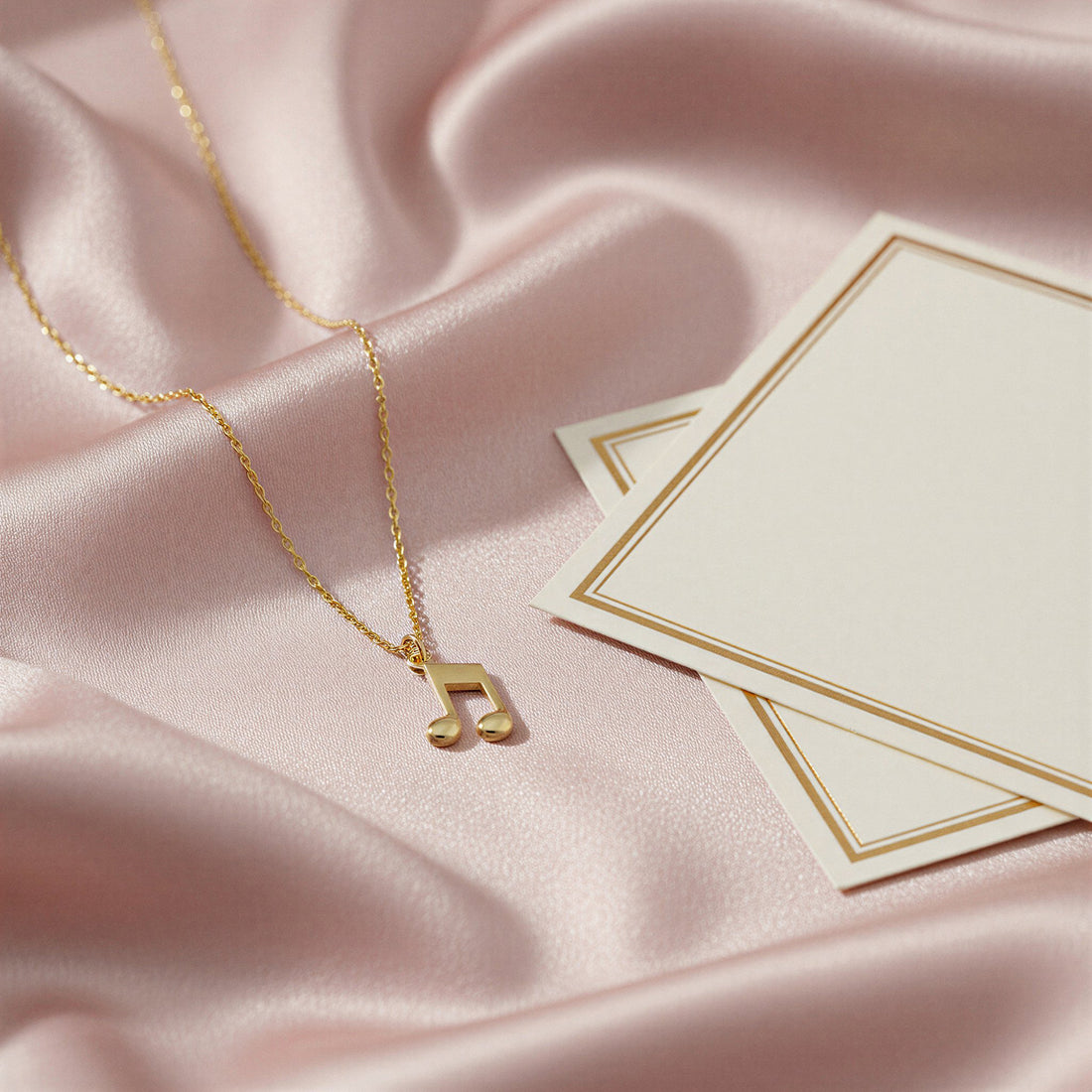 Lifestyleansicht von Achtel Musik Note Halskette in 925 Silber von Sofia Milani - N0629