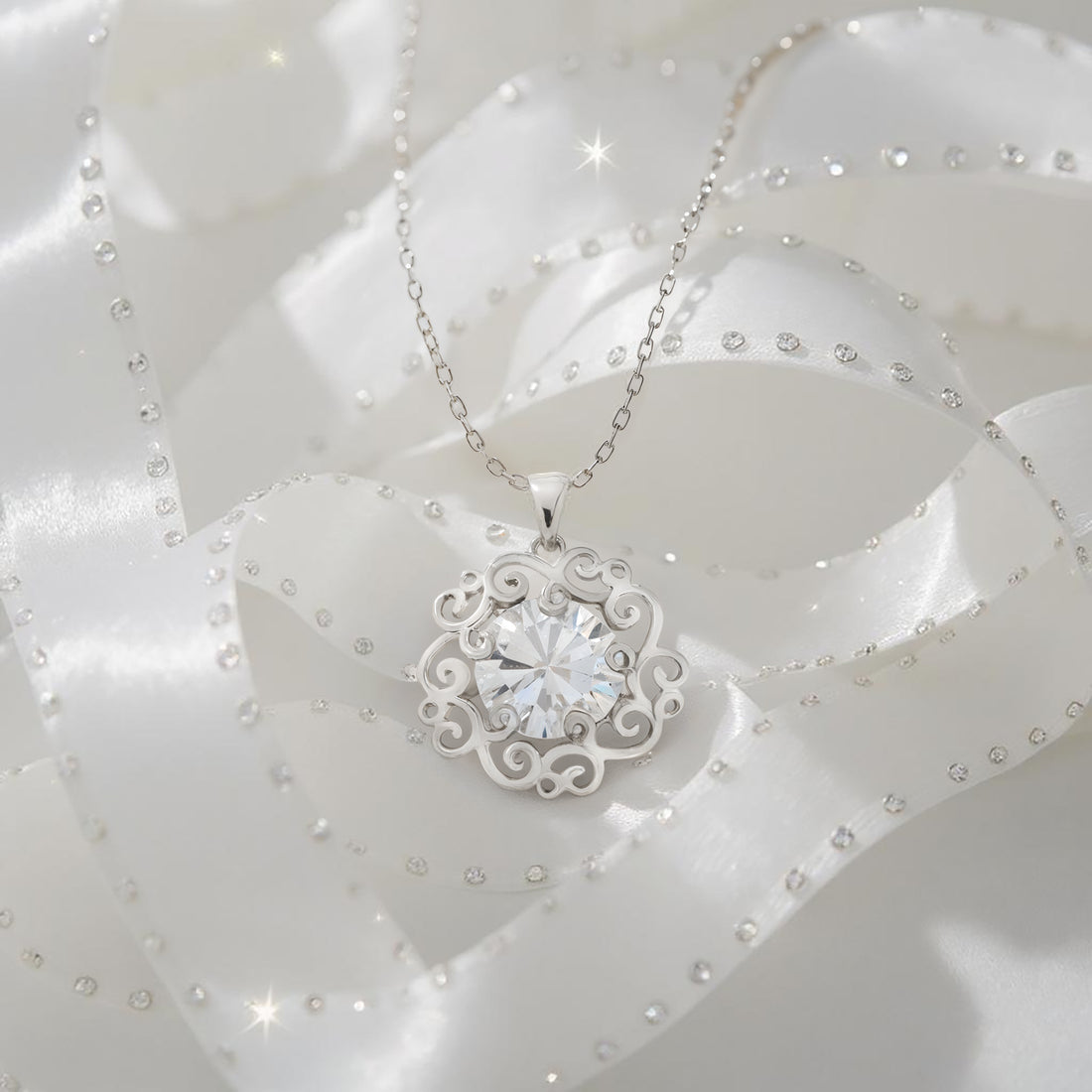 CloseUp Ansicht von Blumen Ornamenten Halskette in 925 Silber von Sofia Milani - N0644