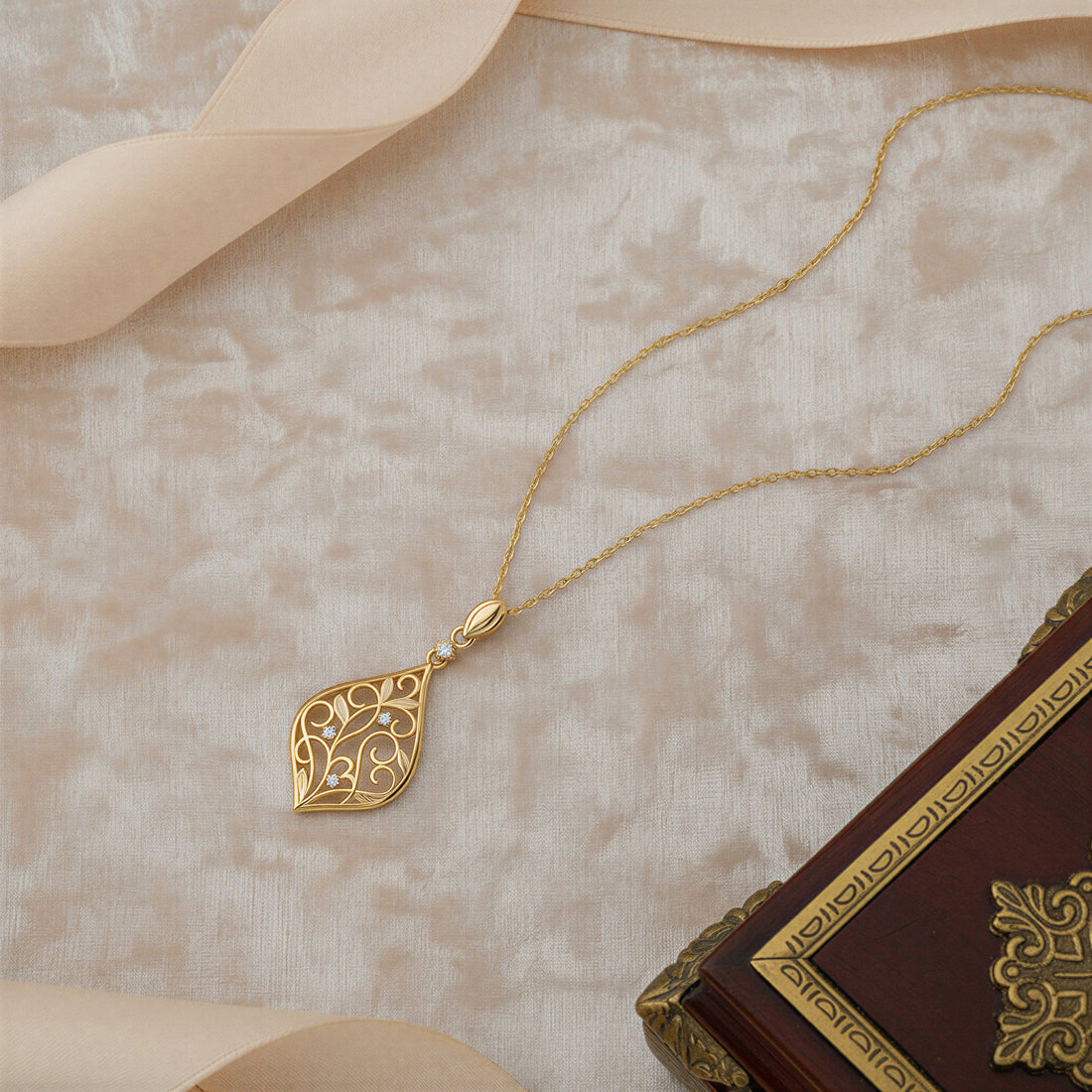 CloseUp Ansicht von Blatt Blumen Halskette in 925 Silber von Sofia Milani - N0647