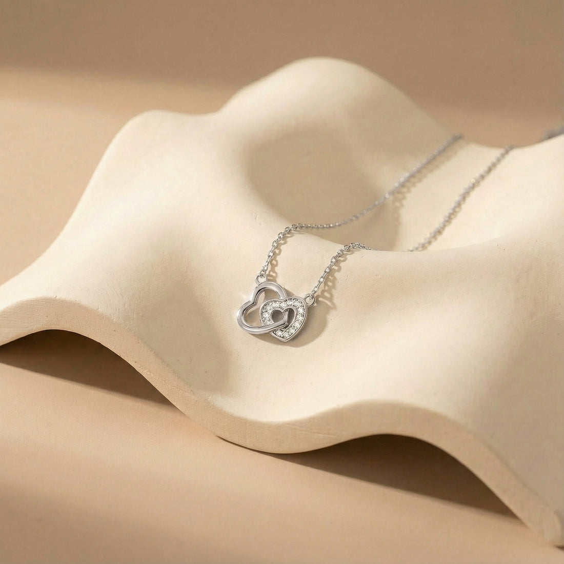 CloseUp Ansicht von Doppeltes Herz Halskette in 925 Silber von Sofia Milani - N0664