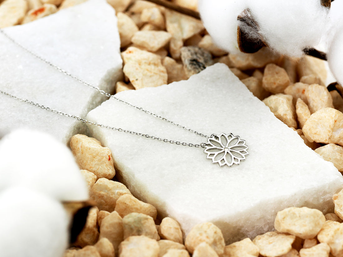 CloseUp Ansicht von Blumen Halskette in 925 Silber von Sofia Milani - N0676