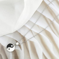 CloseUp Ansicht von Yin und Yang Halskette in 925 Silber von Sofia Milani - N0698