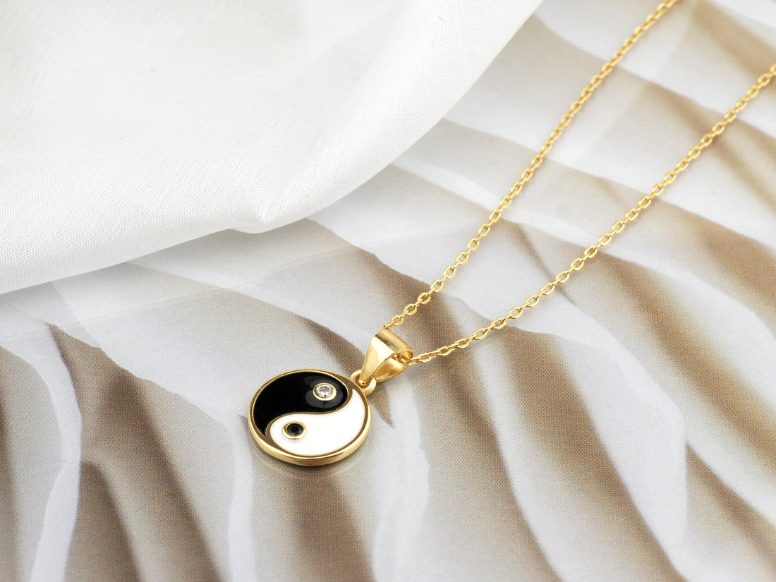 CloseUp Ansicht von Yin und Yang Halskette in 925 Silber von Sofia Milani - N0699