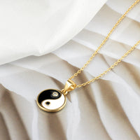 CloseUp Ansicht von Yin und Yang Halskette in 925 Silber von Sofia Milani - N0699